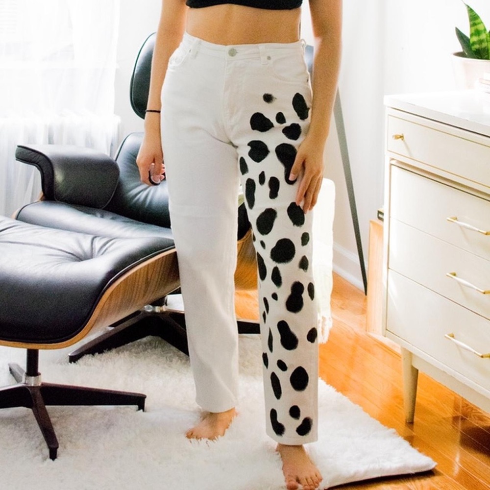 Cow print white denim